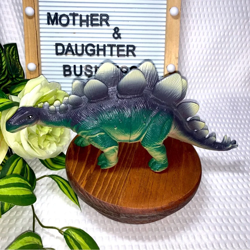 TM 2000 Stegosaurus figurine - Picture 1 of 5